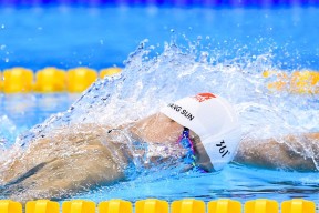 AYX GAME-篮球赛事转播权竞争激烈平台角逐白热化，篮球赛事转播机位布置