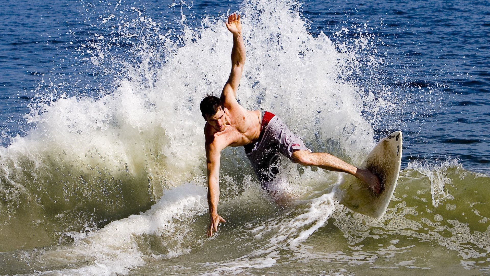 “羽毛球:简阳文体中心赛场的绝杀时刻令人热血沸腾”